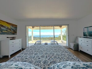 5 Schlafzimmer, Schreibtisch, Bügeleisen/Bügelbrett, WLAN