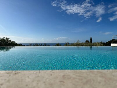 La Croix Valmer - 5 rooms - Sea view - 10 people