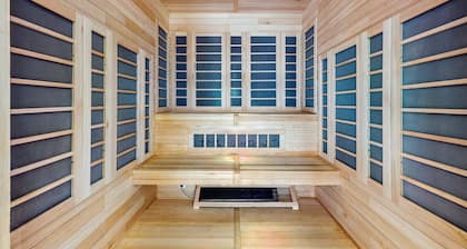 Comfortable condo with fireplace, pool, and sauna access - near slopes