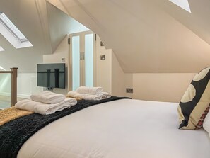 5 bedrooms, free WiFi, bed sheets