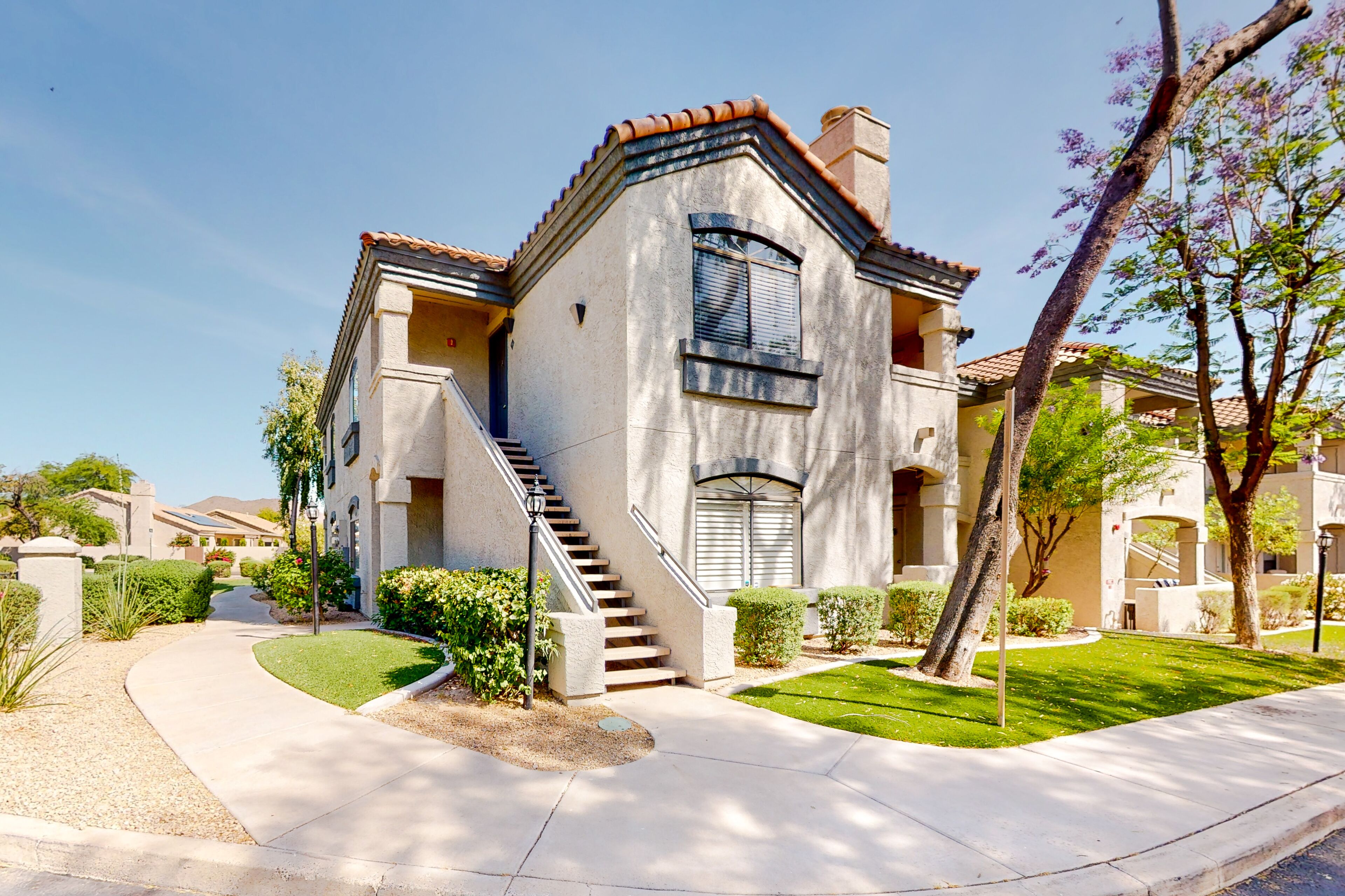 2nd-floor condo with heated pool, sauna, hot tub, grill, firepit, gym