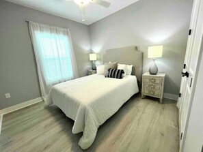 Desk, iron/ironing board, WiFi, bed sheets