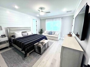 4 bedrooms, iron/ironing board, internet, bed sheets