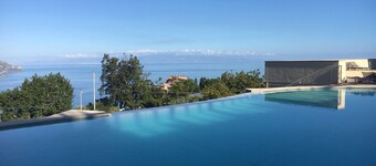 FANTASTIC APARTMENT in center Taormina with Pool, View and Parking 