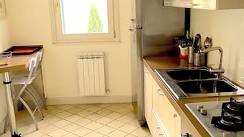Macchina per tè/caffè, frigorifero, microonde, forno