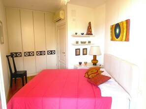 2 bedrooms, iron/ironing board, travel cot, free WiFi