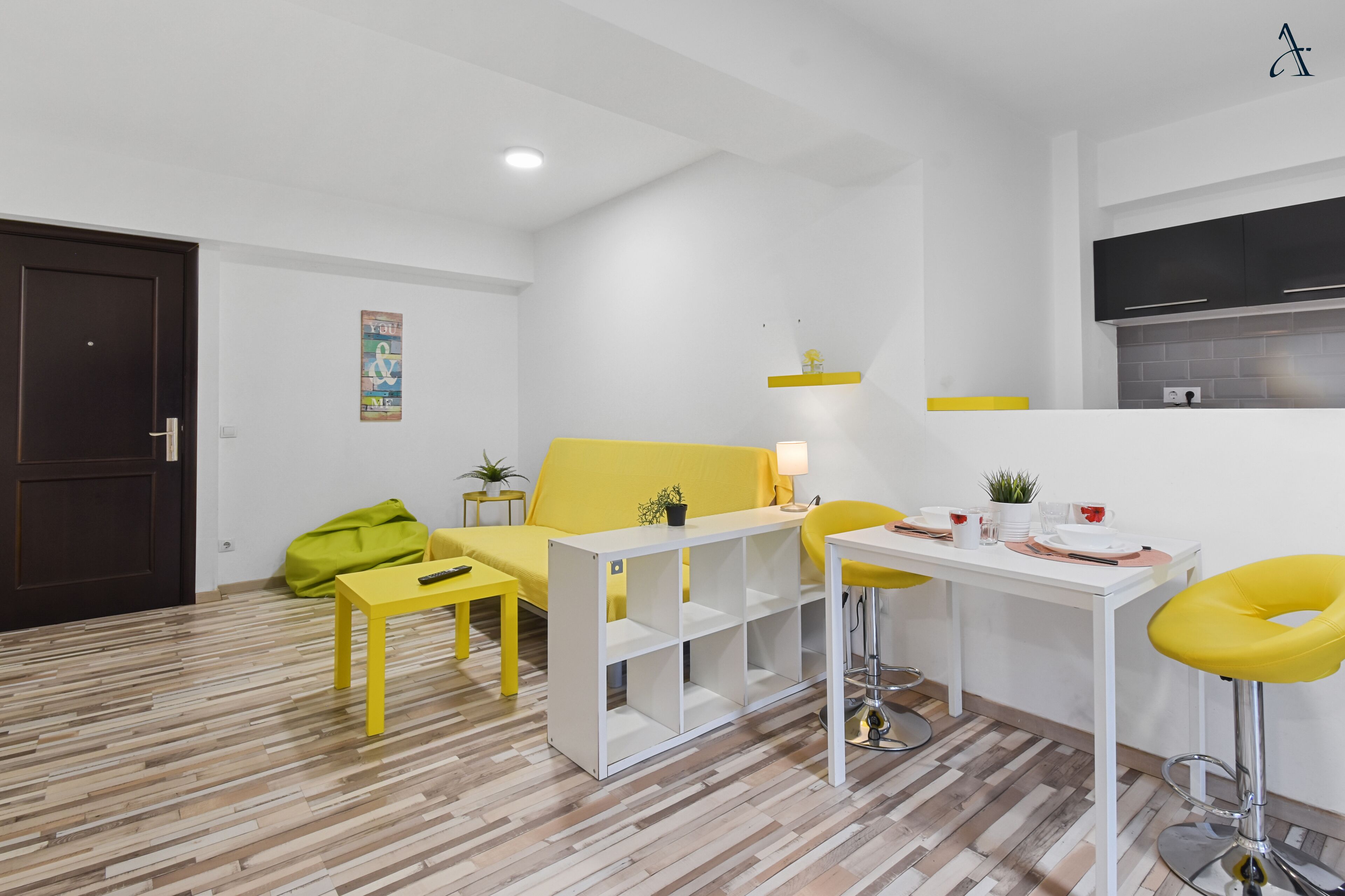 Phòng Suite tiện nghi đơn giản | Khu vực ăn uống tại phòng