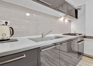 Comfort Suite | Private kitchen | Full-size fridge, electric kettle, cookware/dishes/utensils