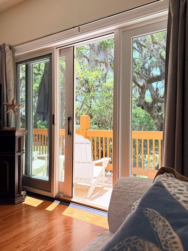 New rental overlooking Plantation Course 9th tee box. 1500 sq feet, smoke free.