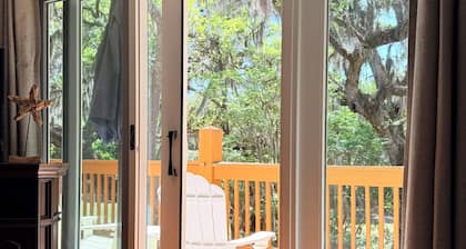 New rental overlooking Plantation Course 9th tee box. 1500 sq feet, smoke free.