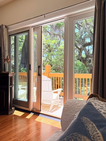 New rental overlooking Plantation Course 9th tee box. 1500 sq feet, smoke free.