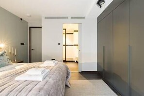 2 makuuhuonetta, silitysrauta/-lauta, Wi-Fi, vuodevaatteet