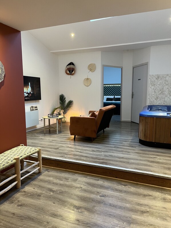 Interior - La Suite, Avec Jacuzzi & Sauna (Muret)