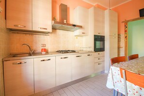 Fridge, oven, coffee/tea maker, electric kettle - Appartamento Follonica 95 (Follonica)