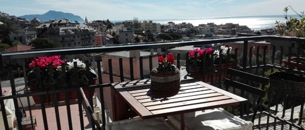 تناول الطعام بالخارج