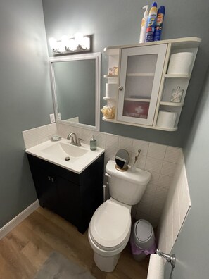 Bruser, hårtørrer, håndklæder, Sæbe