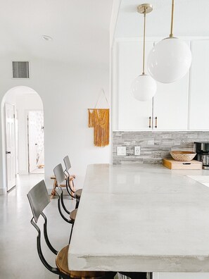 Dining - Boho(asis) - Incredible Views, Dog Friendly, Quiet (La Quinta)