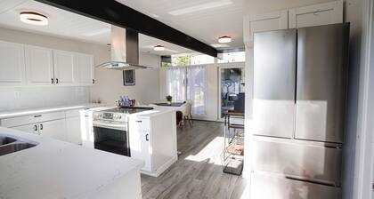 Modern Retro Haven near Downtown Sedro Woolley