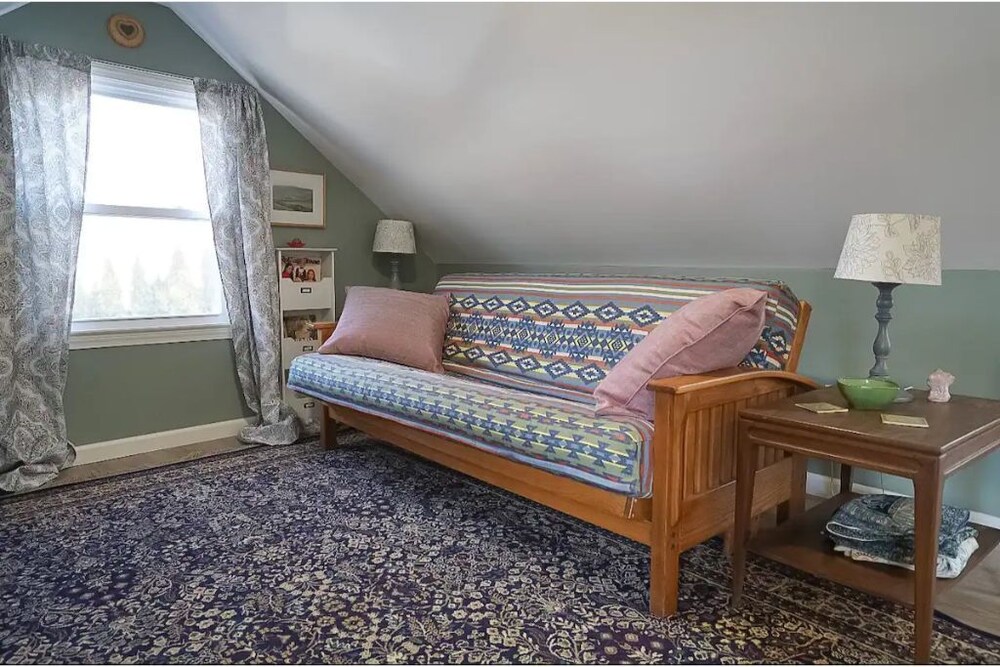 Charming waterfront cottage on beautiful cove! South Hadley Vrbo