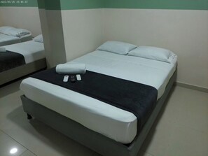 1 habitación, ropa de cama de alta calidad, cubrecamas y wifi gratis 