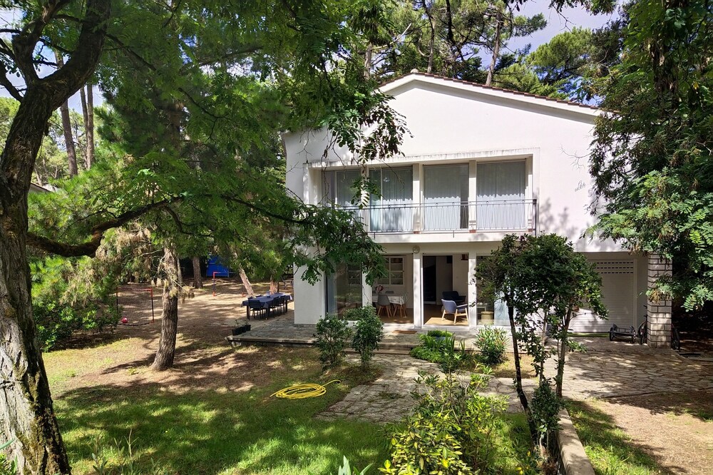 Grande Maison Familiale Sous les Pins à 150 m de la mer
