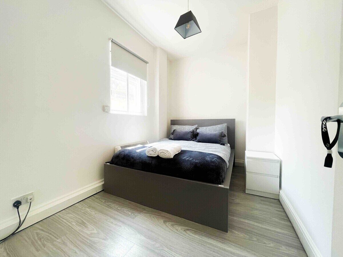 2 bedrooms, iron/ironing board, Internet, bed sheets