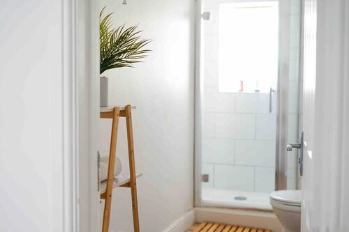 2BR Brighton City Escape | Sleeps 6 + FREE Parking