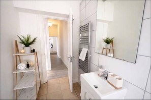 Unclassified image, 5 of 17, button - 2BR Flat, Free Parking & 12 min to Beachfront (Brighton and Hove)