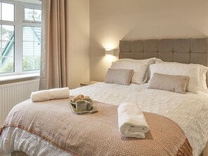 3 bedrooms, free WiFi, bed sheets - 3 bedroom accommodation in Conwy (Conwy)