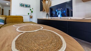 TV connectée, lecteur de DVD, chaîne hi-fi
