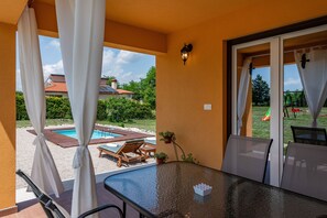Outdoor dining - New pool villa, private 4000 sqm garden (Šumber)
