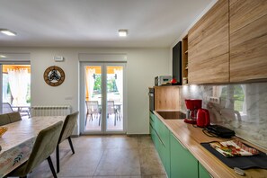 Frigorifero, microonde, forno, lavastoviglie