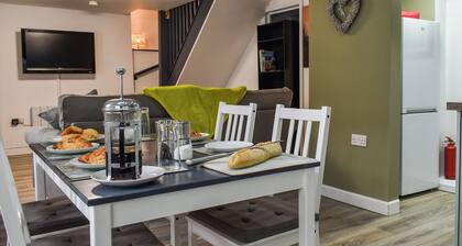 2 bedroom accommodation in Street