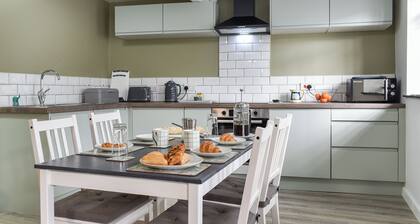 2 bedroom accommodation in Street