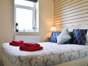 6 bedrooms, free WiFi, bed sheets - 6 bedroom accommodation in Waverton, near Wigton (Waverton, near Wigton)