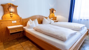 1 Schlafzimmer, Zimmersafe, individuell dekoriert