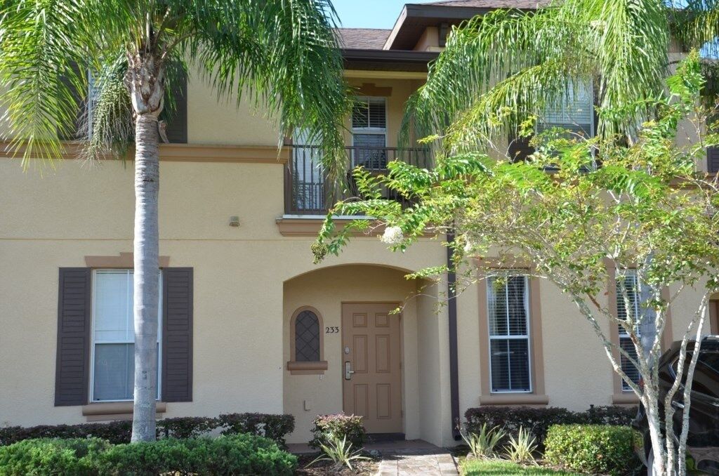 3 Bedroom 3 Bathroom Premium 233 Napoli Town Home by RedAwning