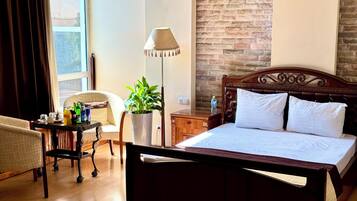 Luxury Double Room | Premium bedding, down duvets, desk, laptop workspace