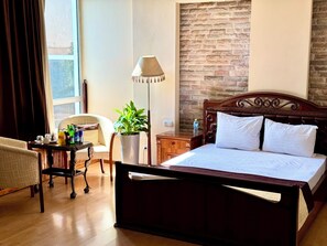 奢华双人房 | 高档床上用品、羽绒被、办公桌、笔记本电脑工作区