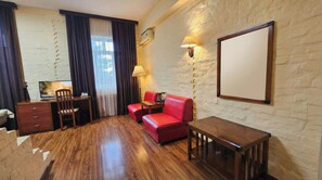 Deluxe Double Room | Premium bedding, down duvets, desk, laptop workspace - RETRO PALACE (Tashkent)