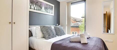 2 bedrooms, desk, iron/ironing board, WiFi