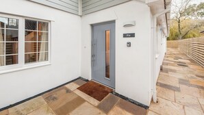 A house with a grey door, a mailbox, and a tiled entrance. - Fir Cottage - UK38485 (Saltash)
