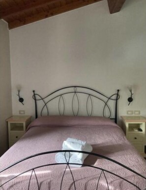 Deluxe-Zimmer | Schreibtisch, Bettwäsche