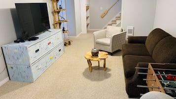 Smart-TV, Kamin, Tischfußball