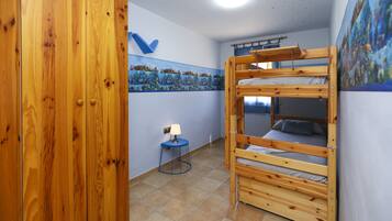3 bedrooms, iron/ironing board, free WiFi, bed sheets