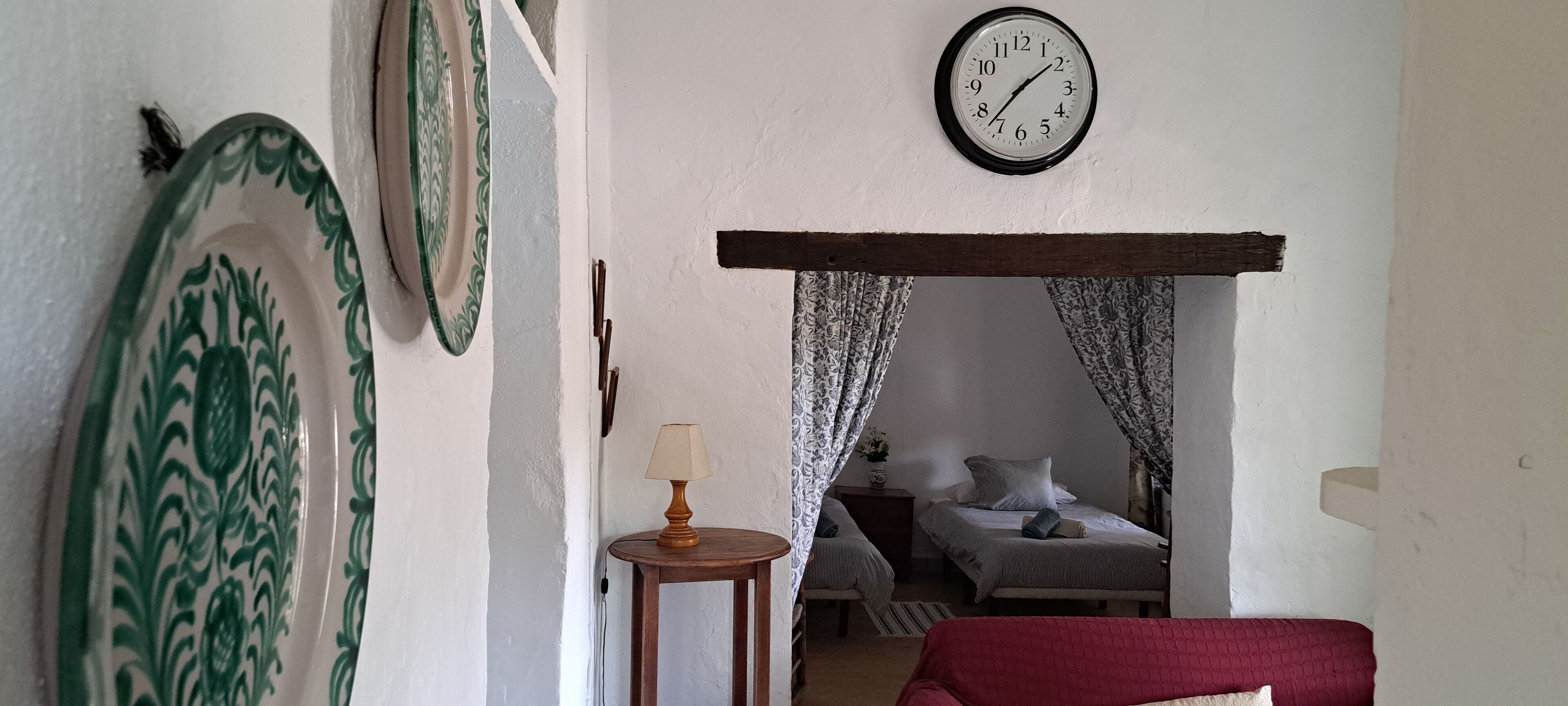 2 slaapkamers, een strijkplank/strijkijzer, reisbedje, gratis wifi