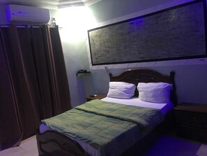 Classic Double Room | Minibar, desk, laptop workspace, free WiFi - RÉSIDENCE ZEINA (Dakar)