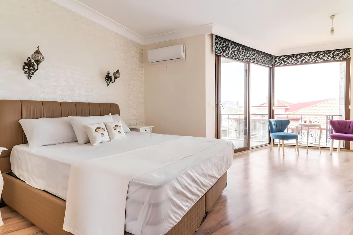 Royal villa, meerdere slaapkamers, niet-roken, uitzicht op zee | 9 slaapkamers, luxe beddengoed, een bureau, een laptopwerkplek