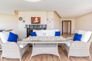 Royal Villa, Multiple Bedrooms, Non Smoking, Sea View | Living area