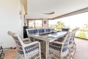 Royal Villa, Multiple Bedrooms, Non Smoking, Sea View | Living area